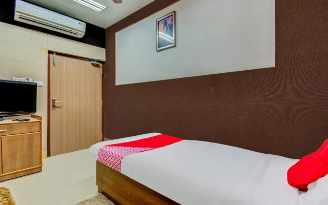 OYO 1327 Inchara Hotel