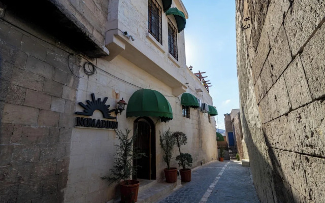 Nomad Inn