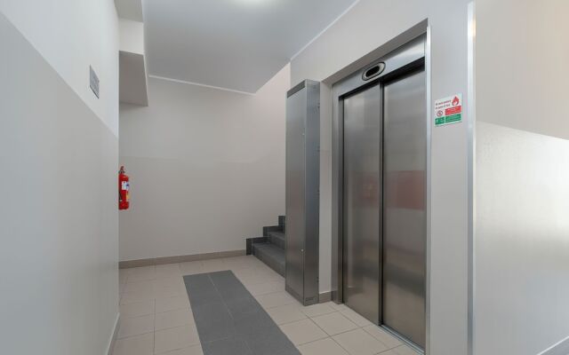 Apartment With Parking Poznań by Renters