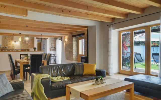 Villa in Batlug With Private Pool