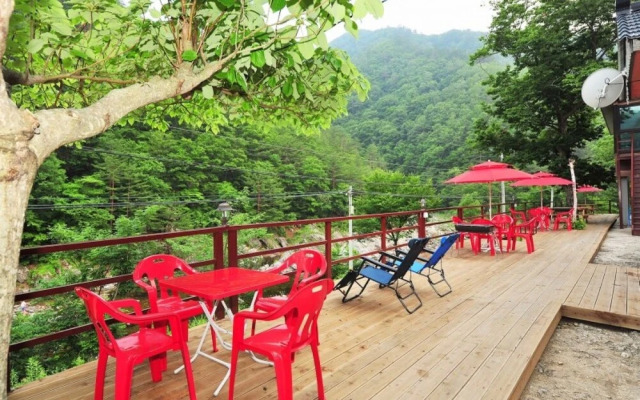 Yangyang Beopsusanjang Pension