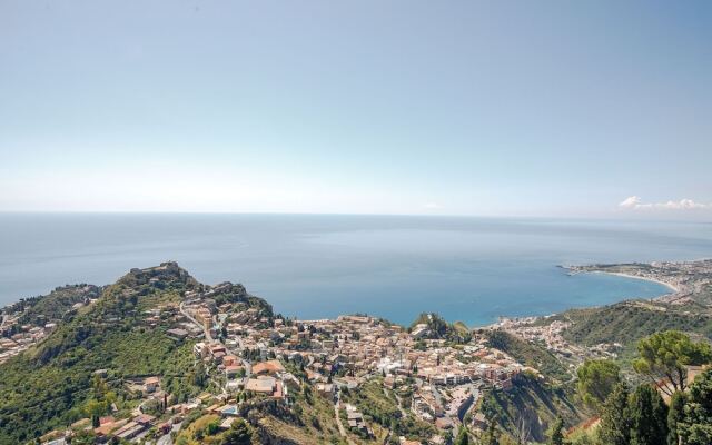 Spectacular Holiday Home in Castelmola With Terrace