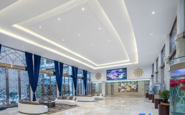 Xinjiang Plaza Holiday Hotel