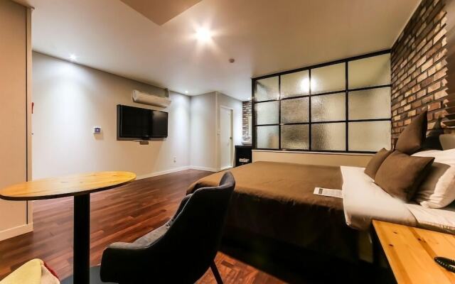 Hotel 385