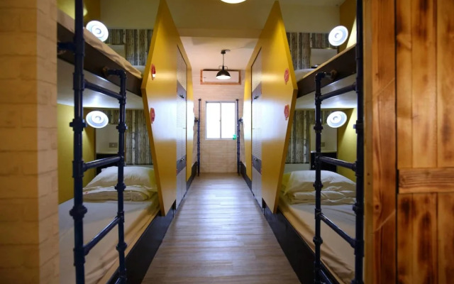 Hive Backpackers