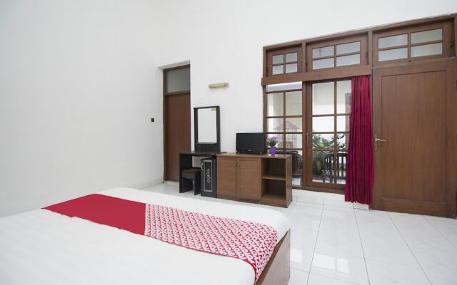 Super OYO 759 Hotel Dewi Sri
