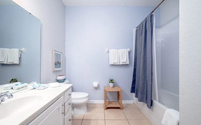 Casa Lucia Lakeview 3 Bedroom Condo by RedAwning