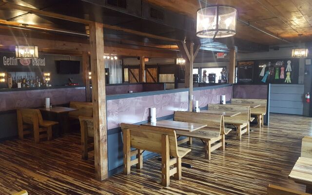 Baldknobbers Motor Inn