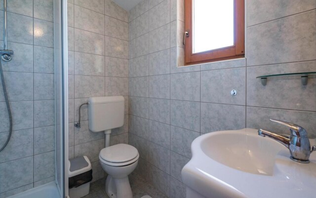 Beautiful Home in Liznjan With Wifi and 3 Bedrooms