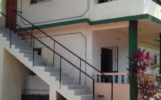 Spacious Studio Apartment near Candolim Beach