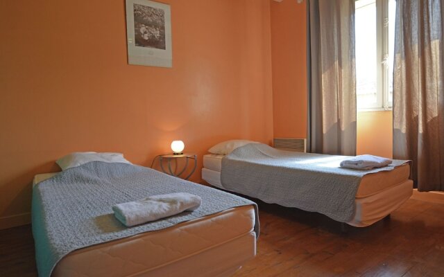 Cosy Villa in Flaux with Swimming Pool