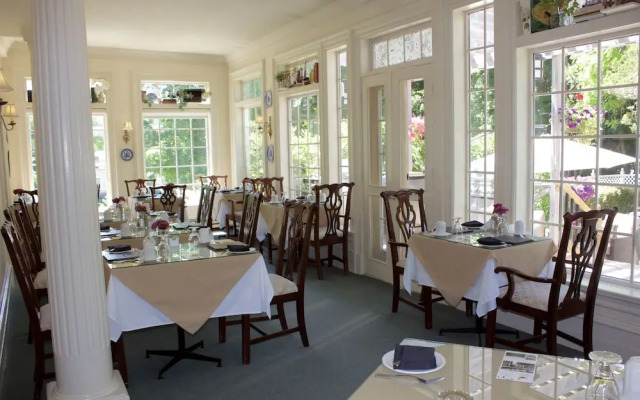 Tattingstone Inn