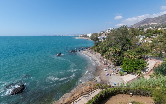 Costa Quebrada - Beachfront 3BR Apartment With Huge Terrace & Sea Views