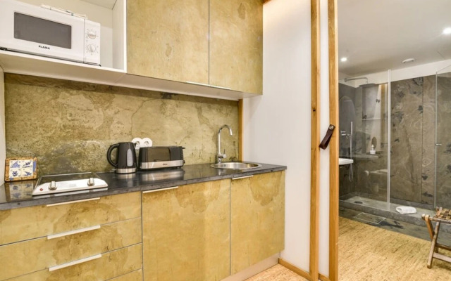 New Apartment With Easy Access in Traditional Area of Lisbon