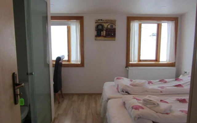 Guesthouse Stóru - Laugar