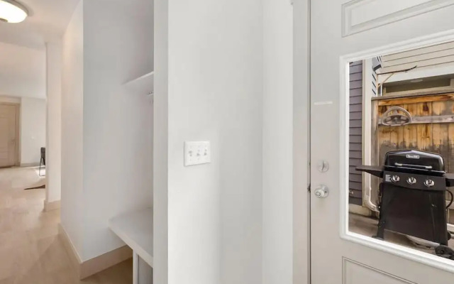 Hip Old Town North Gem! Near Breweries and River!