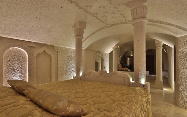 Romance Cave Suites