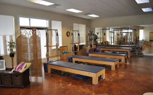 Carriage House Hotel