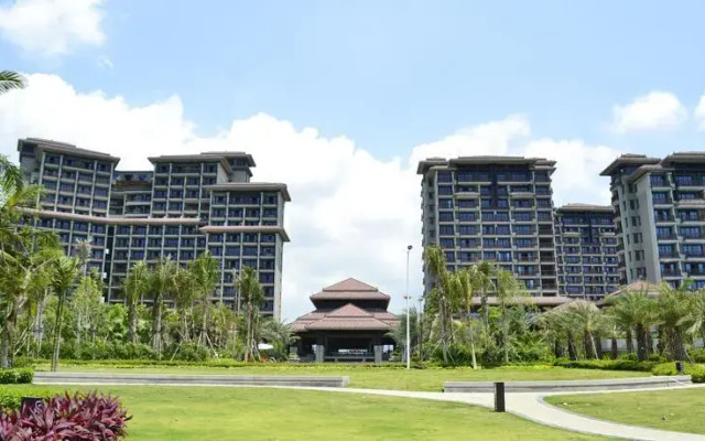 Sanya Bay Guest House All Suites Hotel