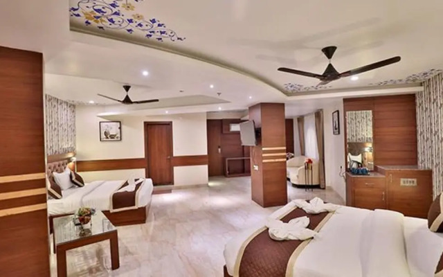 Fabhotel Prime Candle Wood