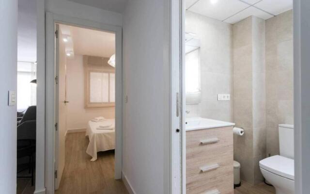 New San Juan beach apartment with AC