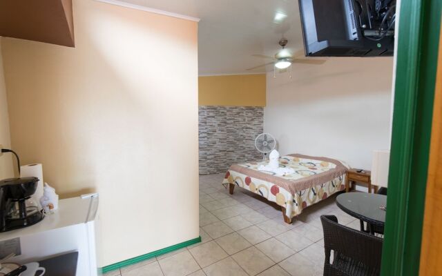 Apartamentos QR La Fortuna - Adults Only