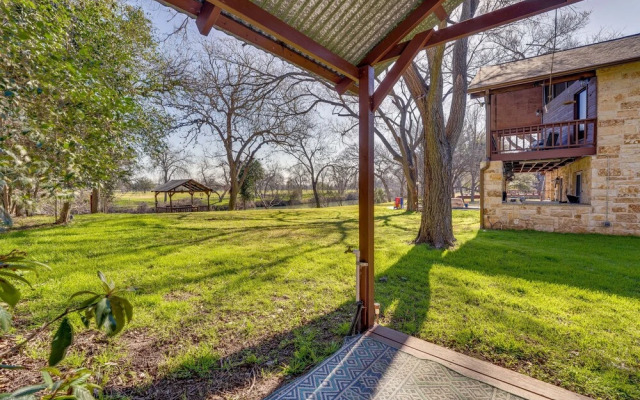 Seguin Riverfront Retreat: Fishing Dock + Kayaks!