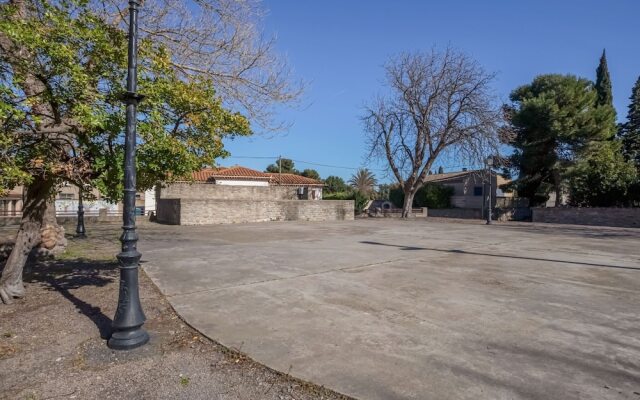 Quiant Holiday Home in Azille With Terrace