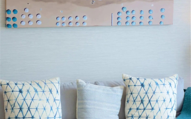Modern 1BR Apt w Rooftop Pool Onsite Amenities