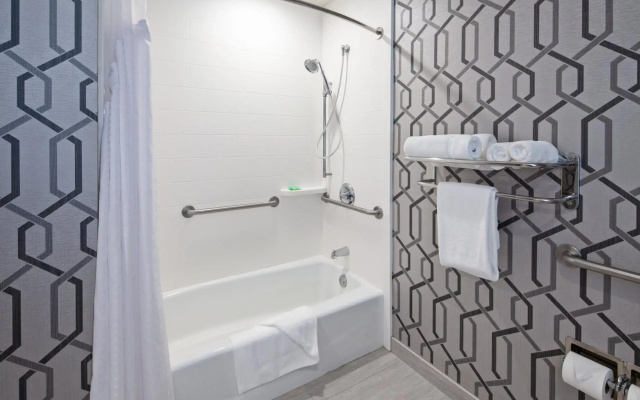 Holiday Inn Express & Suites Hollywood Walk Of Fame
