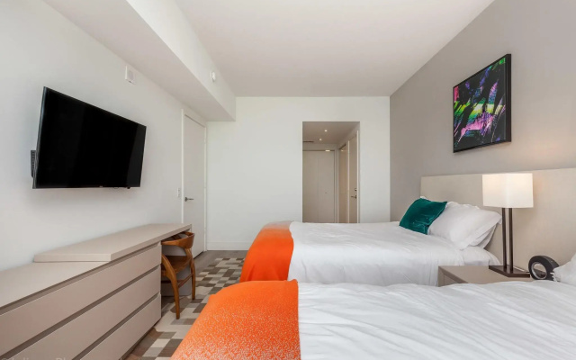 Hyde Beach Condos by Ammos VR