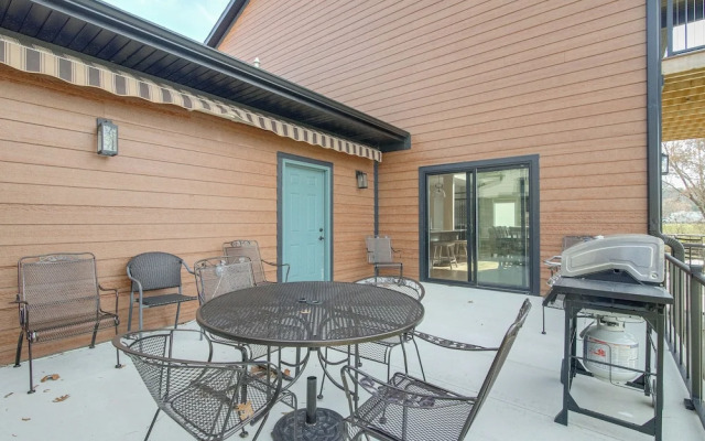 Riverfront Cotter Home: Close to Trout Fishing!