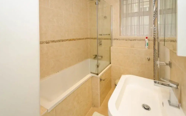 Seymour Place Apartment