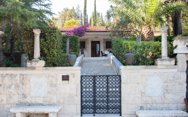 Villa Nada - Unique and Artistic