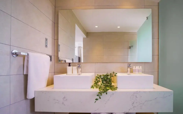 Luxury Penthouse 3 Bedroom Ocean Views