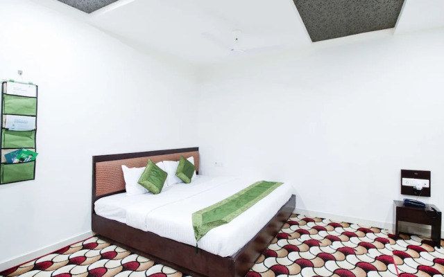 Imax Inn by OYO Rooms