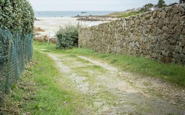 Pretty new House 2 Steps From the sea