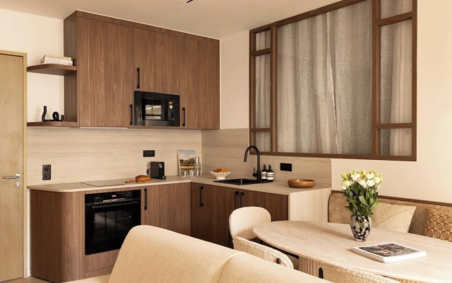 Elegant Apartment - AC- 2br-6p- Madeleine