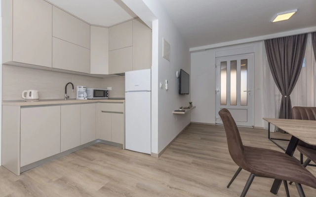 Makarska Beach Apartments Mara