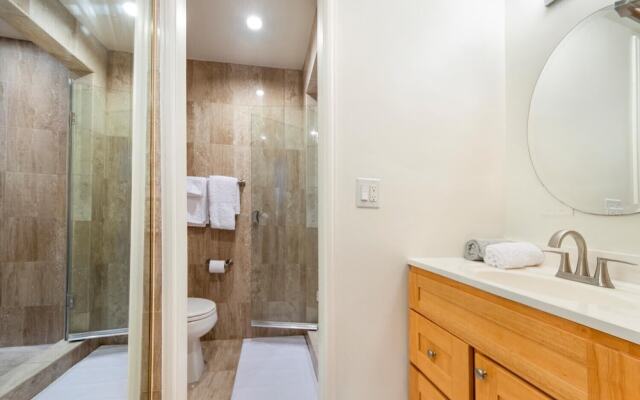 Modern Elegant Studio with ocean View...royal Gardens