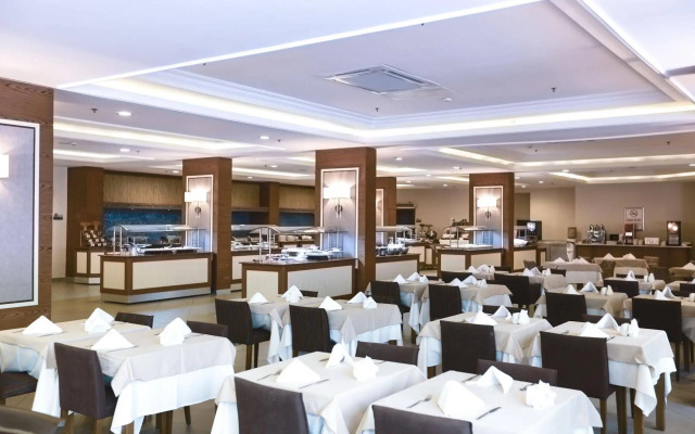 Insula Resort & Spa