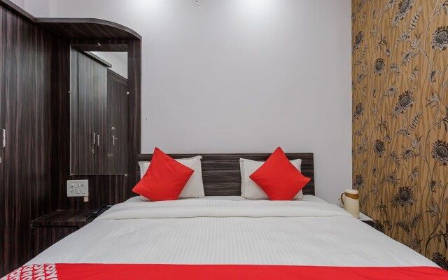 OYO 14447 Bharat regency