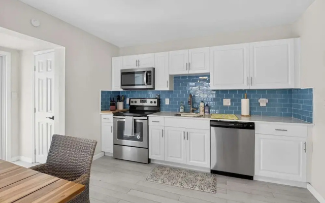 Delray Daydream, Home for 8