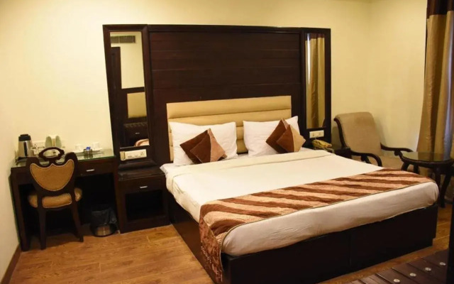 Parkland Kailash Colony