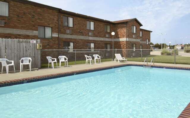 Super 8 by Wyndham Independence KS