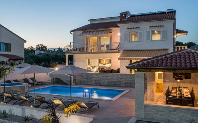Aesthetic Villa With Private Pool