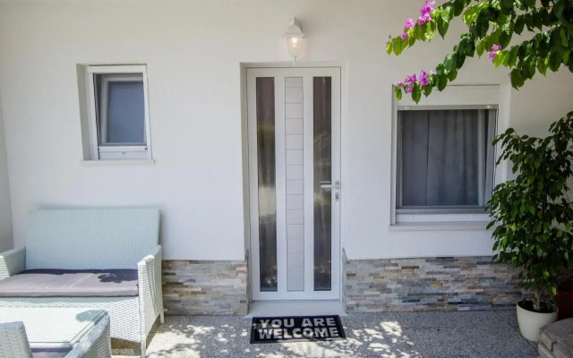 Luxury Studio Apartment White Sensation