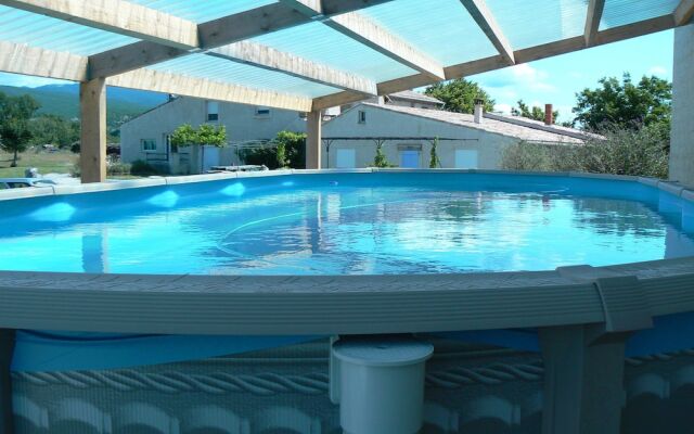 Les Truffiers Yourtes et roulotte