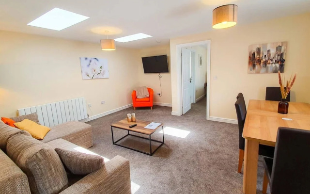 Charming 2-bed Apartment in Stroud