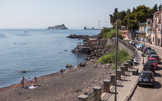 Un Tuffo Nella Baia Di Capomulini